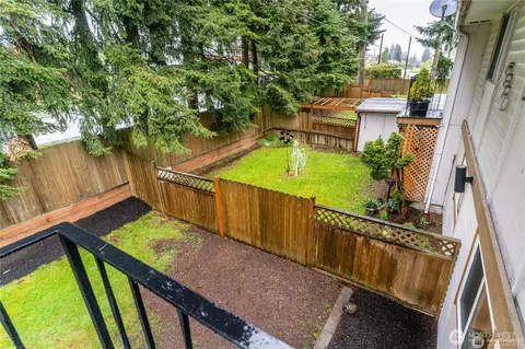 Exterior - 6321 Broadway Ave, Everett, WA 98203 photo 6 of 7