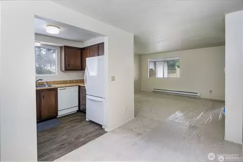 Living - 6321 Broadway Ave, Everett, WA 98203 photo 3 of 3
