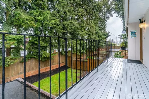 Exterior - 6321 Broadway Ave, Everett, WA 98203 photo 5 of 7