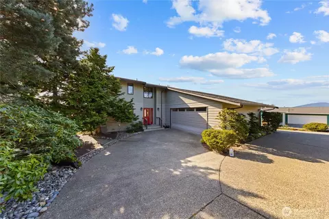 1904 Highland Dr, Anacortes, WA 98221