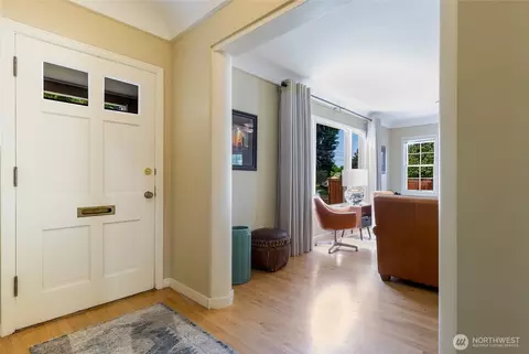 Entry Way - 973 E Alder, Walla Walla, WA 99362 photo 2 of 6