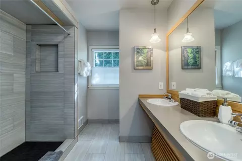 Bath - 973 E Alder, Walla Walla, WA 99362 photo 1 of 3