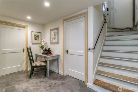 Entry Way - 973 E Alder, Walla Walla, WA 99362 photo 4 of 6
