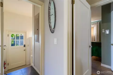 Entry Way - 973 E Alder, Walla Walla, WA 99362 photo 3 of 6