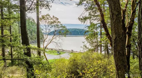 555 Klamath Dr, La Conner, WA 98257
