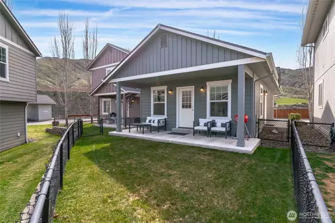 280 Saddlehorn Ln, Wenatchee, WA 98801
