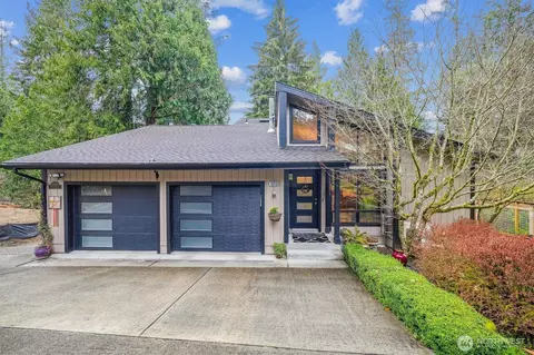 10010 Selma Cir, Anderson Island, WA 98303