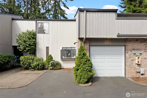 19124 Ballinger Way NE #124, Lake Forest Park, WA 98155