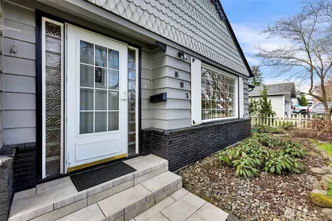 Exterior - 521 26th Ave, Longview, WA 98632 photo 3 of 6