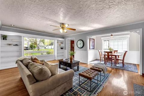 Living - 521 26th Ave, Longview, WA 98632 photo 3 of 3