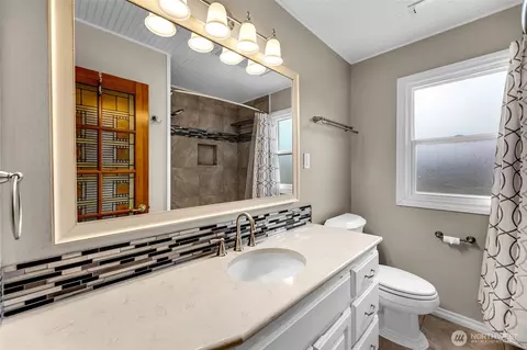Bath - 521 26th Ave, Longview, WA 98632 photo 1 of 2