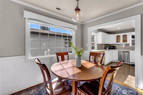 Dining - 521 26th Ave, Longview, WA 98632 photo 2 of 2