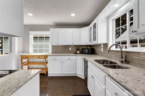 Kitchen - 521 26th Ave, Longview, WA 98632 photo 1 of 5