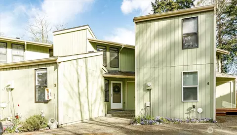 1220 SW Harrier Cir #3, Oak Harbor, WA 98277