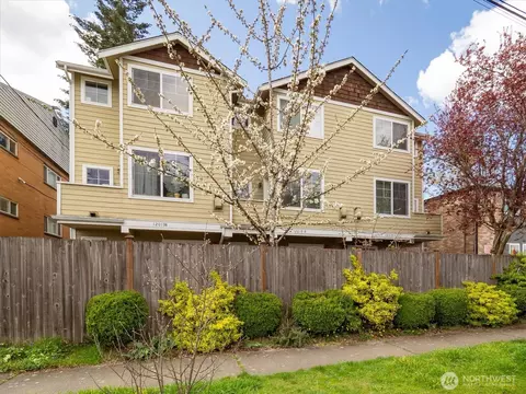 12019 32nd Ave NE #B, Seattle, WA 98125