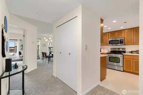 121 Vine St #806, Seattle, WA 98121