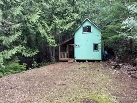 22 Dow Ridge Rd, Hoodsport, WA 98548