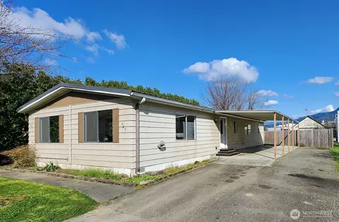 506 W 1st St, Nooksack, WA 98276