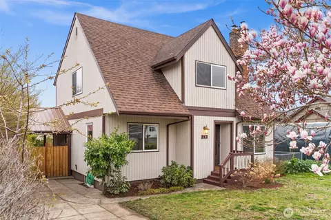 213 Pennsylvania Ave N, Eatonville, WA 98328