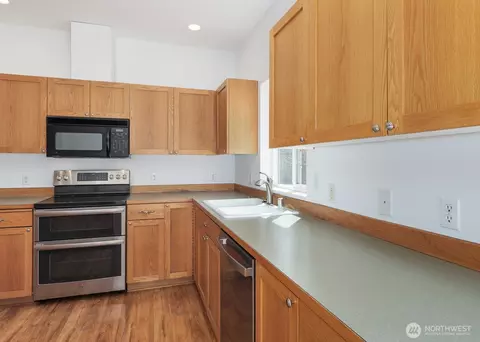 Kitchen - 70 America Blvd, Sequim, WA 98382 photo 3 of 5