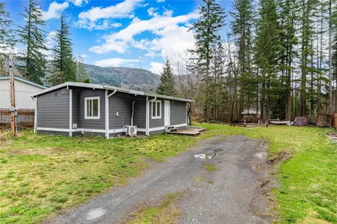 6263 Pine Pl, Maple Falls, WA 98266