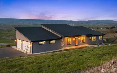 171 Cherry Hill Dr, Ellensburg, WA 98926