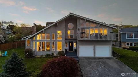 2468 Heights Dr, Ferndale, WA 98248