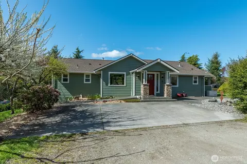 892 Henry Ln, Camano Island, WA 98282