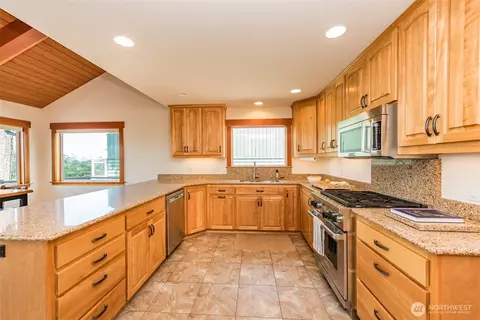 Kitchen - 533 Brigadoon Blvd, Sequim, WA 98382 photo 2 of 3