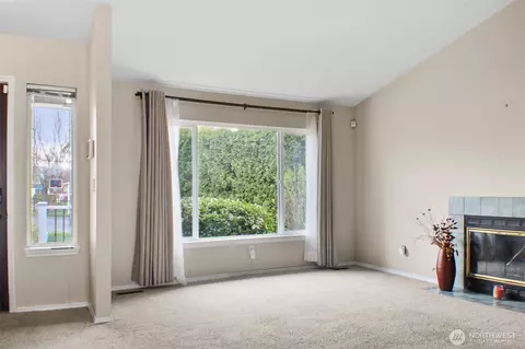 Living - 1000 Baysinger Pl, Enumclaw, WA 98022 photo 3 of 3