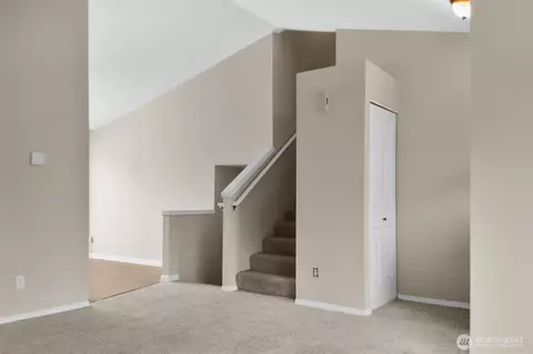 Living - 1000 Baysinger Pl, Enumclaw, WA 98022 photo 1 of 3