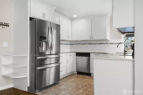 Kitchen - 1000 Baysinger Pl, Enumclaw, WA 98022 photo 1 of 2
