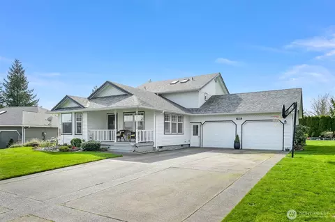 805 S Park Ct, Lynden, WA 98264