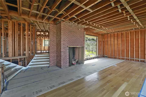 Living - 515 Laurel Dr, Everett, WA 98201 photo 2 of 3