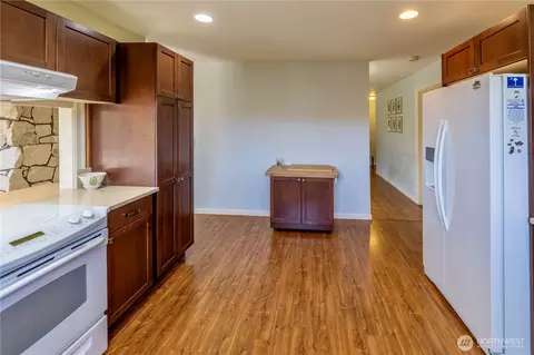 Kitchen - 122 Steve Pl, Sequim, WA 98382 photo 5 of 5