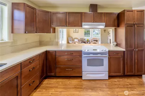 Kitchen - 122 Steve Pl, Sequim, WA 98382 photo 2 of 5