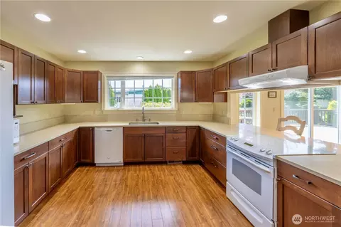 Kitchen - 122 Steve Pl, Sequim, WA 98382 photo 1 of 5