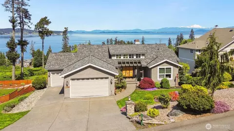 420 Vanderlin Dr, Camano Island, WA 98282
