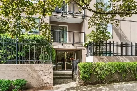701 17th Ave NE #303, Seattle, WA 98122