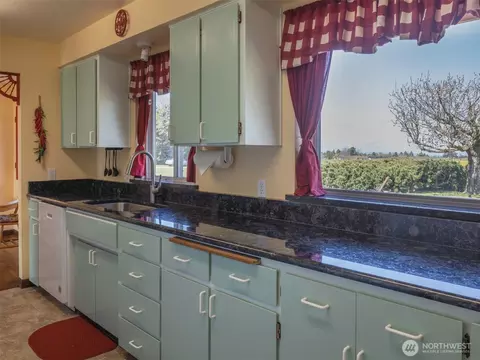 Kitchen - 1110 Cameron Rd, Sequim, WA 98382 photo 2 of 4