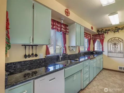 Kitchen - 1110 Cameron Rd, Sequim, WA 98382 photo 3 of 4