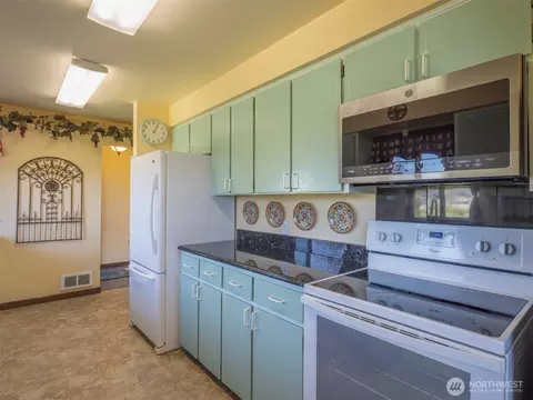 Kitchen - 1110 Cameron Rd, Sequim, WA 98382 photo 4 of 4