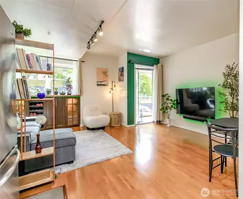76 Cedar St #207, Seattle, WA 98121