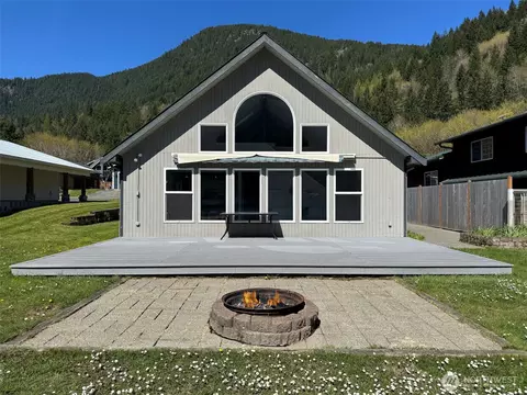 371 Maple Grv, Port Angeles, WA 98363