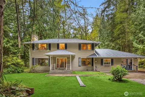 5200 NE Forest Glade Ln, Bainbridge Island, WA 98110