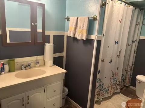 Bath - 644 Balm St, Walla Walla, WA 99362 photo 1 of 1
