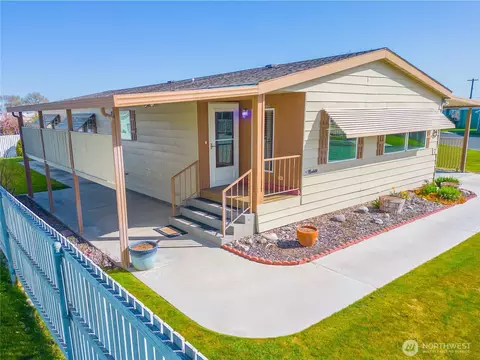 2240 W Broadway Ave #2, Moses Lake, WA 98837