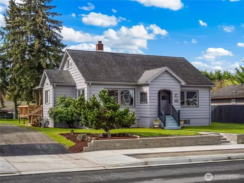 1020 E 64th St, Tacoma, WA 98404