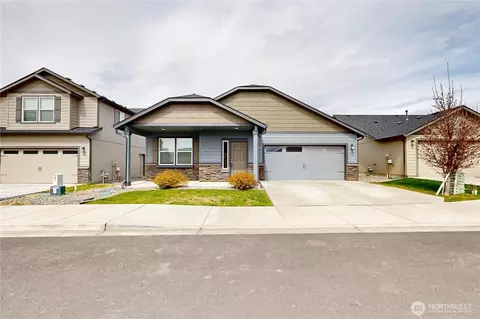 1368 SW Julia St, College Place, WA 99324
