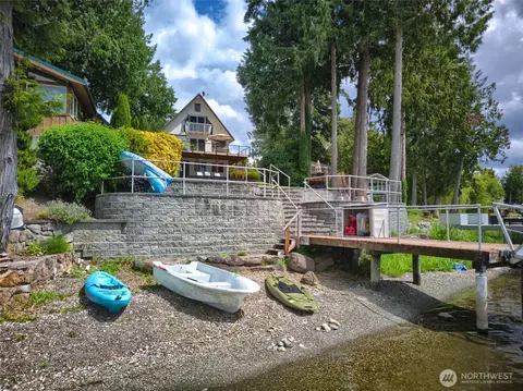 17848 Gem Ln, Mount Vernon, WA 98274